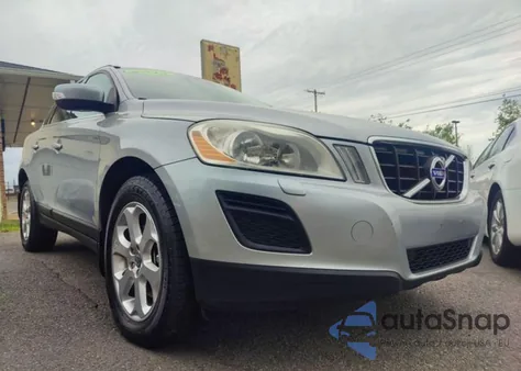 2013 Volvo Xc60 3.2 z USA, uszkodzony, nr VIN YV4952DL2D2412226
